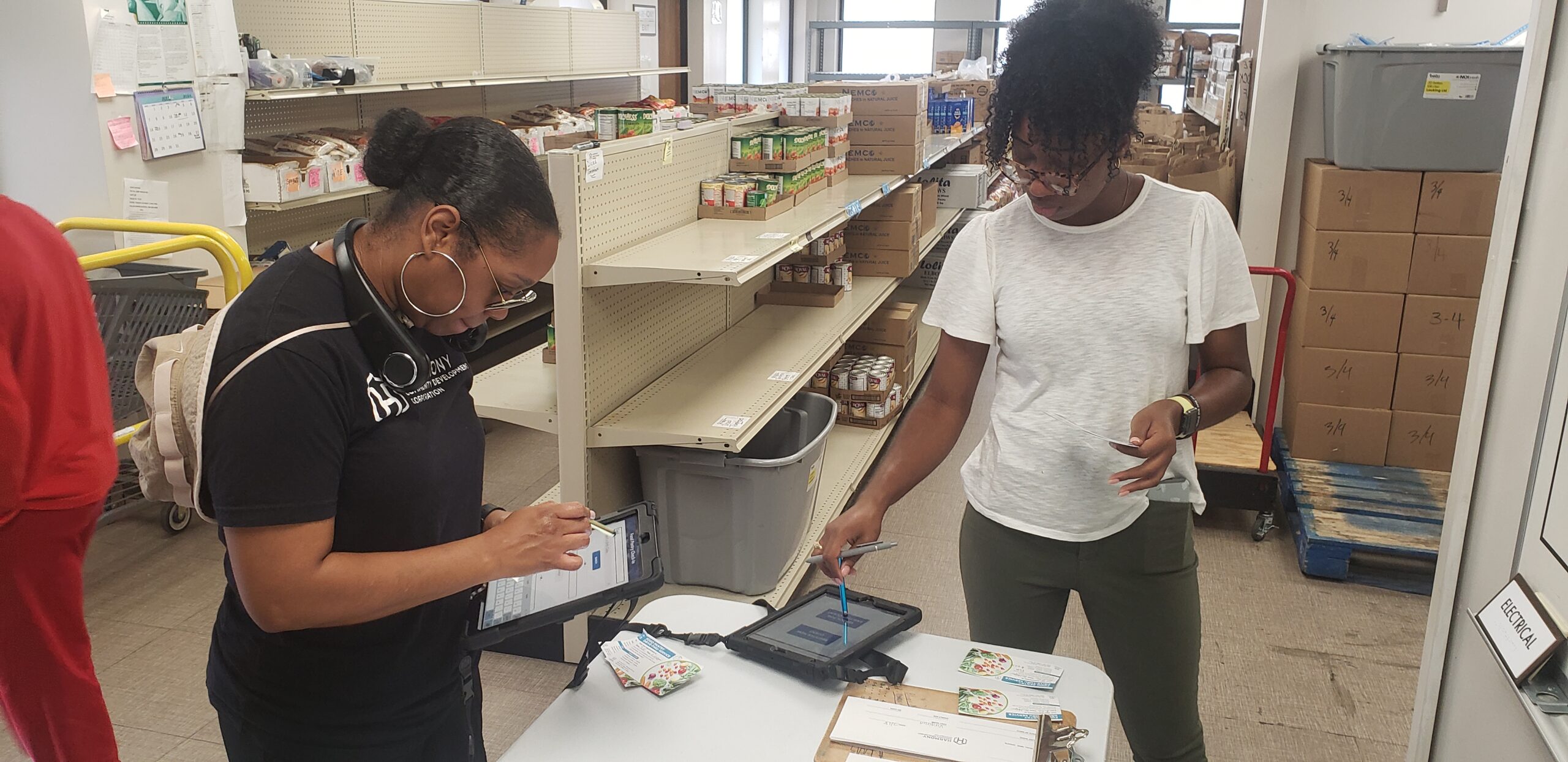 Food Pantry Volunteers Using Mobile App